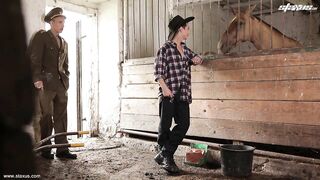 Sven Laarson gets a proper milking from Хander Hollis!